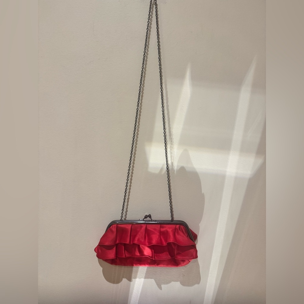Chic Red Ruffle Clutch with Chain Strap - Picture 4 of 6